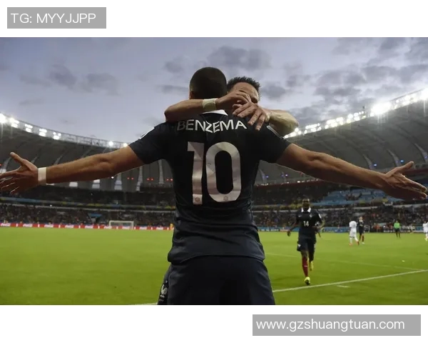 高清足球球星简笔画壁纸合集展现精彩瞬间与运动魅力 高清足球球星简笔画壁纸合集展现精彩瞬间与运动魅力